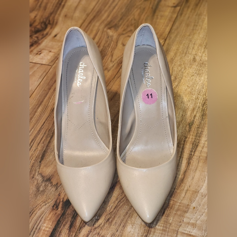 Tan Pump